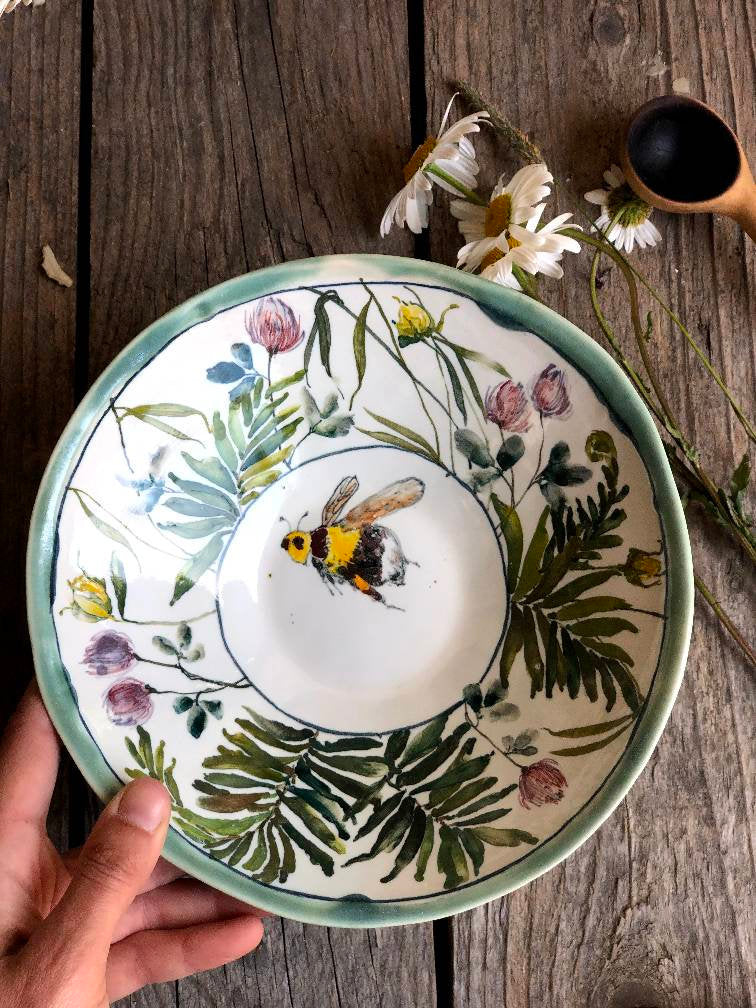 Clover with bee bowl