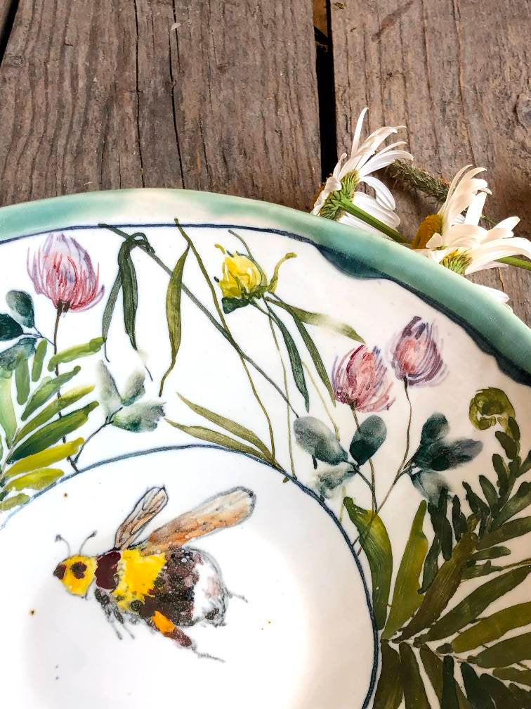 Clover with bee bowl